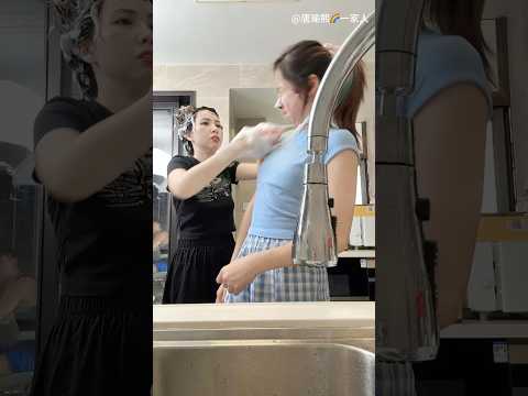 誰來幫我和媽媽解釋我是冤枉的😭Who can come and explain to my mom that I'm being wronged 😭 #funny #sister #shorts