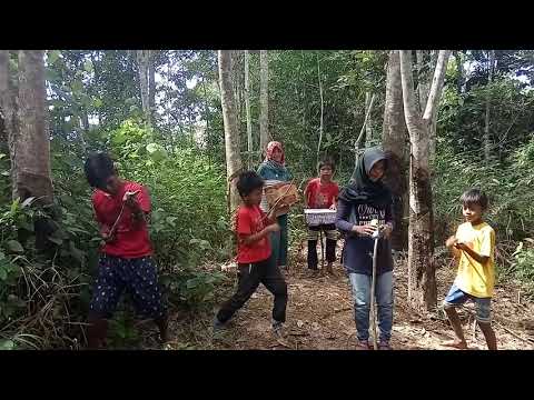 Nyanyian lagu dangdut lucu( SAD..)