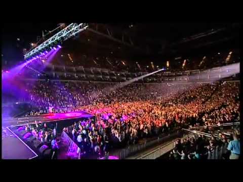 Olly Murs ft. Rizzle Kicks - Heart Skips A Beat - Jingle Bell Ball 2011