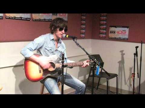 Arctic Monkeys - Piledriver Waltz (Acoustic)