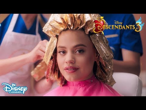 Audrey’s Royal Return 💅🏼 | Descendants 3 🍎 | Disney Arabia