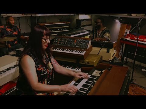 Lisa Bella Donna Trio "California" Live at Custom Vintage Keyboards