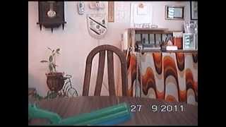 מגב רצפה הנוח לשימוש בו (ידידנו היקר משה רצון ז"ל) - התמונה מוצגת ישירות מתוך אתר האינטרנט יוטיוב. זכויות היוצרים בתמונה שייכות ליוצרה. קישור קרדיט למקור התוכן נמצא בתוך דף הסרטון