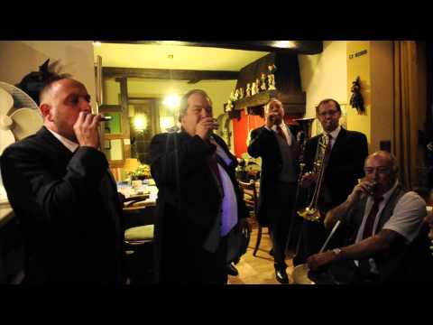 De Boerebloos verrast Mariette van café Egmond in Sint-Truiden