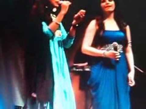 Haneeka sings hindhi song in Seychells with indian singer    ஹனிக்கா ராகில்