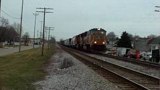 preview picture of video 'UP 5191 AND 4882 LEAD PRITX THRU WEST ALLIS.MOV'