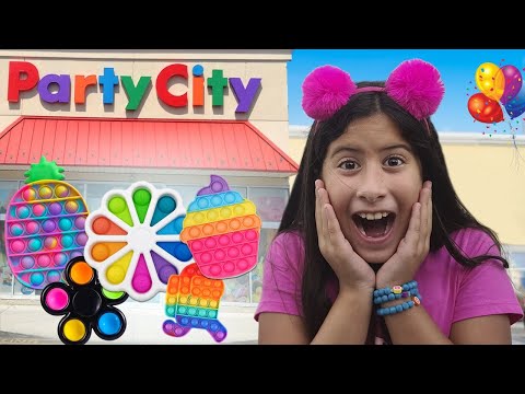 Shopping for Maria Clara's birthday - Pop it Party