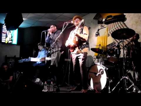 Fast Frank Blues & Big Harp Jammin' with the LARRY GARNER BLUES BAND! Mannish Boy (part 1).