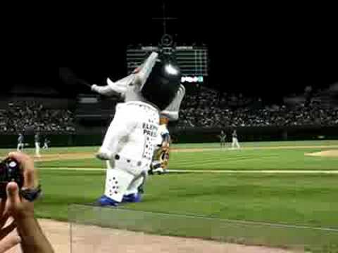 【動画】イチローの着ぐるみ、思った100倍はキモい動きをしていたｗｗｗｗｗｗｗ