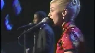 Madonna - Ft Babyface - Take A Bow - Live -  American Music Awards -1995 - Crystal Clear - HD