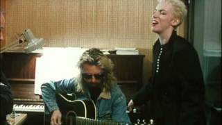 Eurythmics - Missionary Man (Live Acoustic)