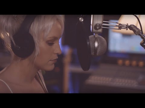 Beth McCarthy | Let Me Walk Away  / Hold Me While You Wait (Lewis Capaldi Response Cover)