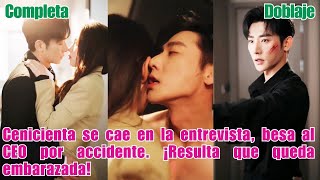 Cenicienta se cae en la entrevista, besa al CEO por accidente. ¡Resulta que queda embarazada!#