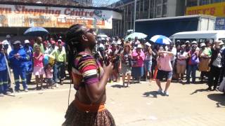 preview picture of video 'A Grooving Ladyboy in Soweto.'