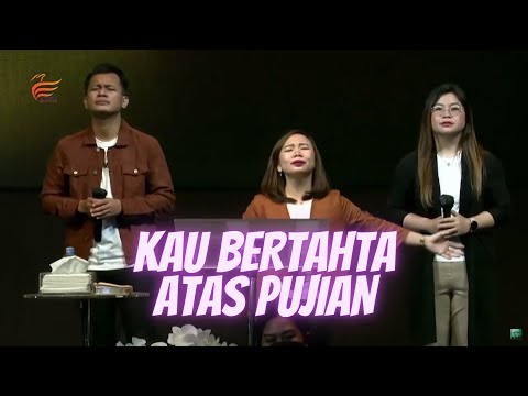 Kau Bertahta Atas Pujian (Live Performance)