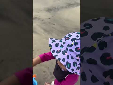 beach 🏝️ time with my cute girl 👧😘