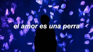 Two Feet - Love Is A Bitch (Español)