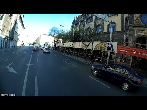 GPH-309 ECN-301 Close passes on lady cyclist - Centizik a kerékpáros hölgyet