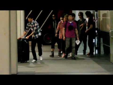 120406 INFINITE leaving hotel for rehearsal