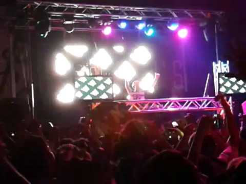 Morgan Page in El Paso 2012-playing Hello