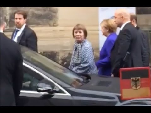 "Volksverräter", "Fotze", "Stinktier": Hass in Dresden am Tag der Einheit 2016.