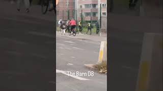 Garda raid the barn flats complex in Dublin taken door off hinges 😲🤷🇮🇪💯