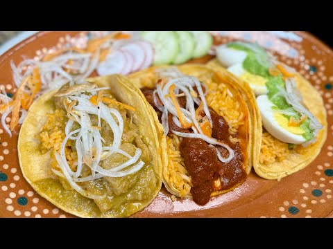 HAZ PROBADO ESTOS TACOS DE GUISADO. DE CHICHARRON EN SALSA VERDE Y DE CARNE EN ADOBO CON SU SALSA