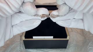 Браслет для мамы с пяточками и гравировкой MOM BRACELET