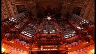 XAVER VARNUS PLAYS BACH&#39;S TOCCATA &amp; FUGUE IN THE BERLINER DOM