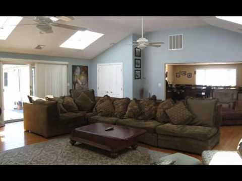 Weymouth MA real estate. 211 King Philip St. - 5 BR, 3 Bath.Oversized home for sale Weymouth MA