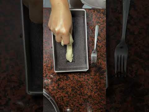 The viral cake &lsquo; BOLU KETAN ITAM &lsquo;