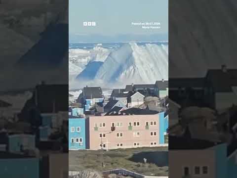 Un enorme iceberg se da vuelta frente a la costa de Groenlandia. #BBCNoticias