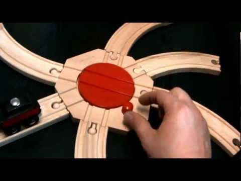 Ravensburger BRIO RAILWAY mechaninė besisukanti platforma, 33361003 video