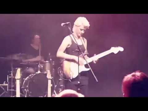 Yasi Hofer & Band jamming on Who knows (Jimmy Hendrix) -Live