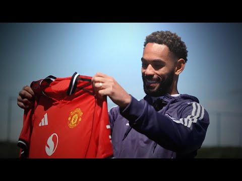 어릴 적 꿈의 클럽을 재건하려는 축구선수 이야기