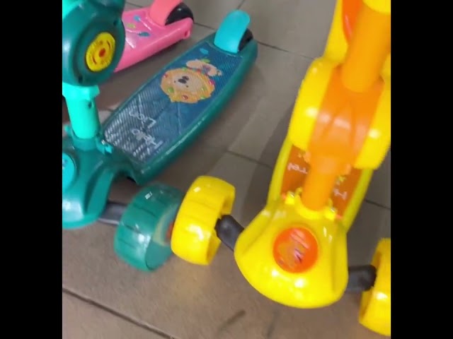 Дитячий триколісний самокат ANIMAL музика, підсвітка, сидіння Зелений