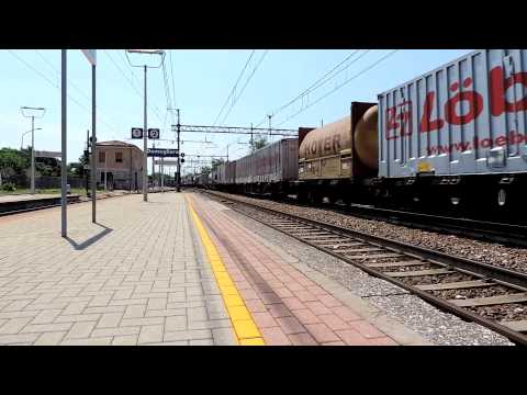 E483 di RTC transita a domegliara con un merci