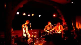 Viva Brother - Still Here - Live at Schubas Chicago IL July 23 2011.MOV