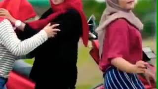 Download lagu Goyang hot kimcil syariah 'Bisane Mung Nyawang' mp3