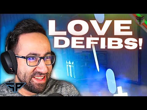 Taryn, Hambinooo and Coyote Love the Defib Mechanic! - Super People Squads Gameplay, Gas Soldier