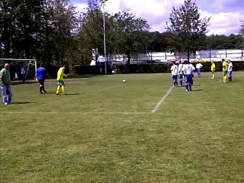 DZOH speler Ivan Lambooij neemt belangrijke Penalty