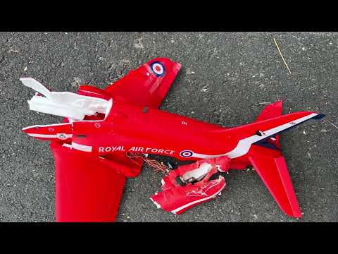 [MAIDEN + CRASH] Pilot from @drctoyshobby Tauke Jeff Crashed His BAE Hawk EDF 70mm due to glitch Aduhh!!