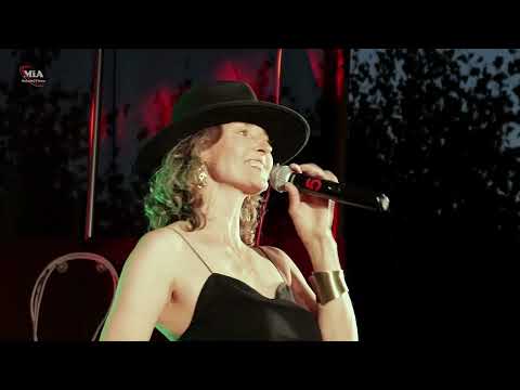 "Czerwona jarzębina" - Renata Dąbkowska z zespołem DYSTANS - Wrzawy 2025