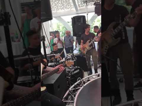 Il piccolo batterista Raffy suona con Tony Colombo ammor ammor- instagram @batteristaraffy