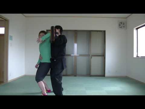 護身術　素人女性向け　後から抱きかかえられた時の肘攻撃self-defense　Elbow attack when hugged from behind