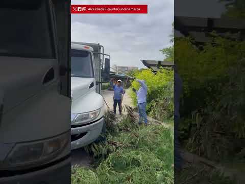 #limpieza en el mega colegio de RICAURTE CUNDINAMARCA para el ingreso a clases