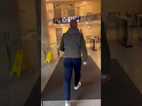 Došli građani do RTS-a i ostavili poklon