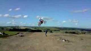 preview picture of video 'CRF 450 Motocross Jump'