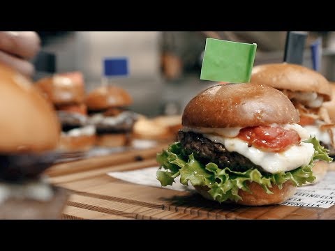 Testar Burger Bonanza på The Flying Elk