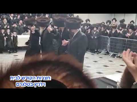 Kosov Viznitz Rebbe Dances At His Einikel's Wedding - Teves 5783